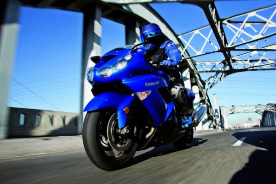 091605zx14 middle2 550x366 Top 10 Fastest Bikes 2010