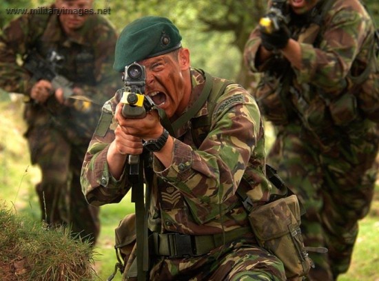 3CommandoBdeRoyalMarine 550x408 [Documentary] Royal Marine Commandos Weapons