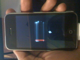 blinking battery How to fix the iPhone 3G stuck with Red Low Battery?