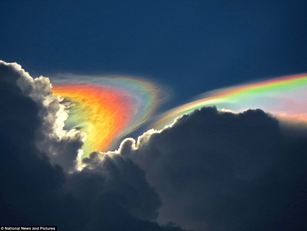 Fire Rainbow Nature is Incredibly Beautiful; Look at These 20 Mind Blowing Natural Weather Phenomena