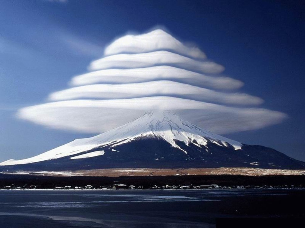 Lenticular Clouds Nature is Incredibly Beautiful; Look at These 20 Mind Blowing Natural Weather Phenomena