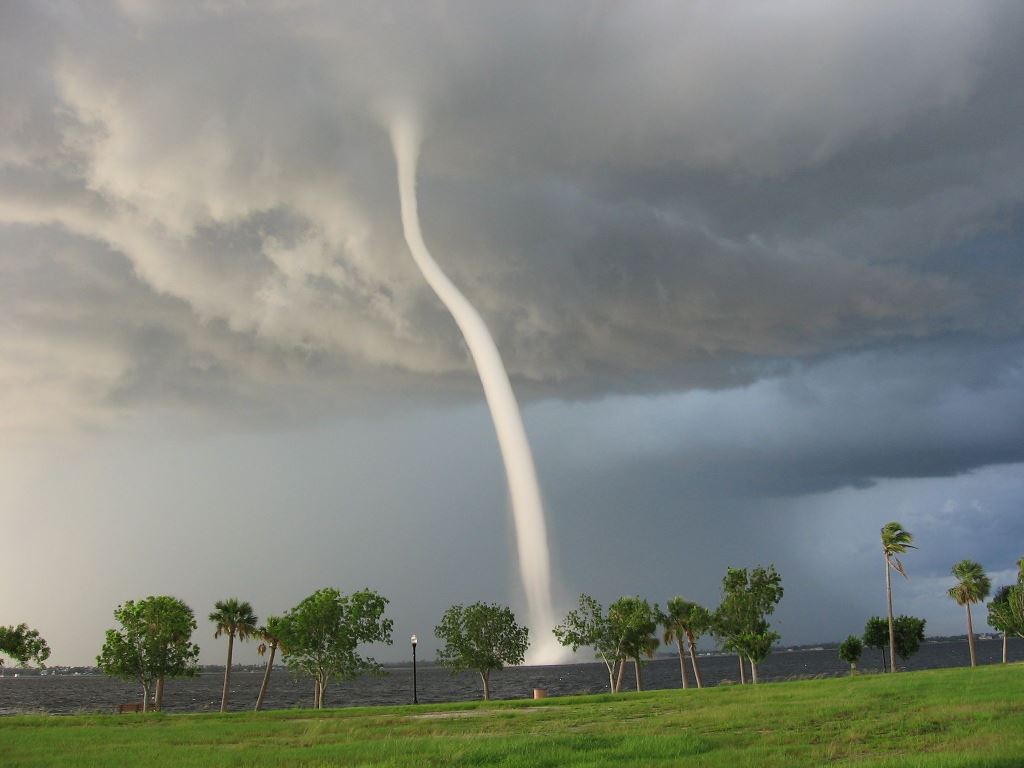 Waterspout Nature is Incredibly Beautiful; Look at These 20 Mind Blowing Natural Weather Phenomena
