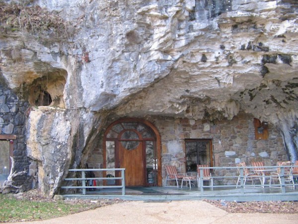 4. Beckham Creek Cave Haven,USA