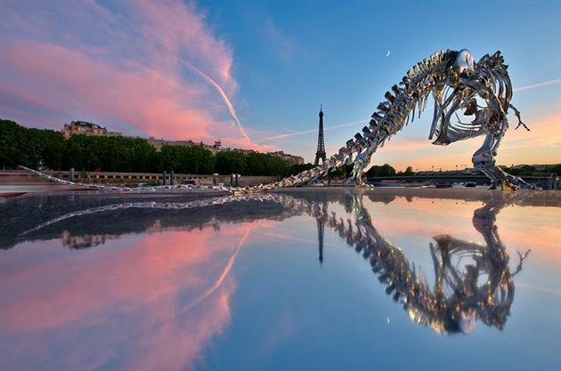 Life-Size-Chrome-T-Rex-Sculpture-in-Paris-2