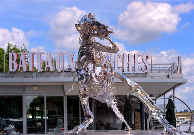 Life-Size-Chrome-T-Rex-Sculpture-in-Paris-3