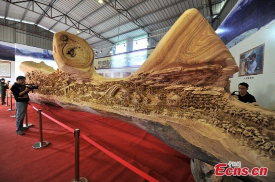 longest-wood-carving-550x365
