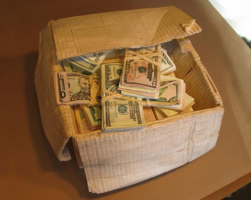 realistic-wood-sculptures-box-of-cash-randall-rosenthal-8