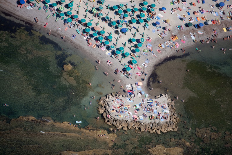 STAKING-OUT-TERRITORY-LIVORNO-ITALY-2007-1-C34319