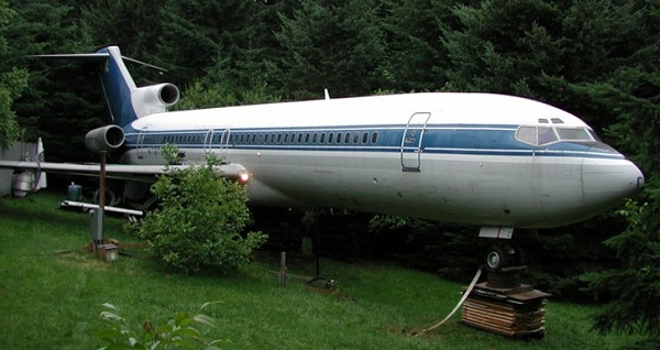 man-transforms-a-retired-boeing-727-plane-into-his-home-realitypod