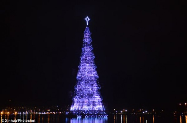 rio de janeiro christmas tree 3