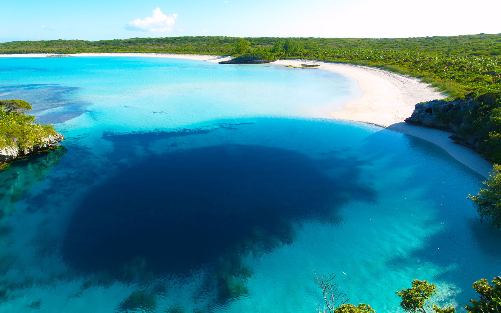 freediver-dares-to-indulge-in-exploring-the-world-s-second-deepest