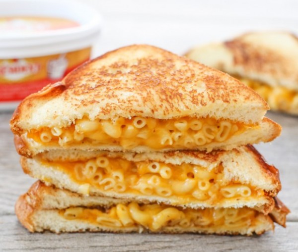 mac n' cheese sandwich