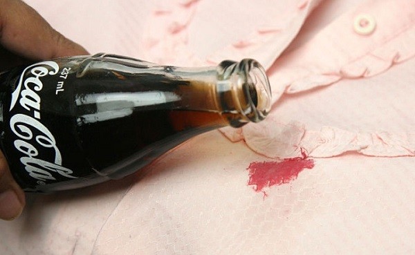 removing stains with coke