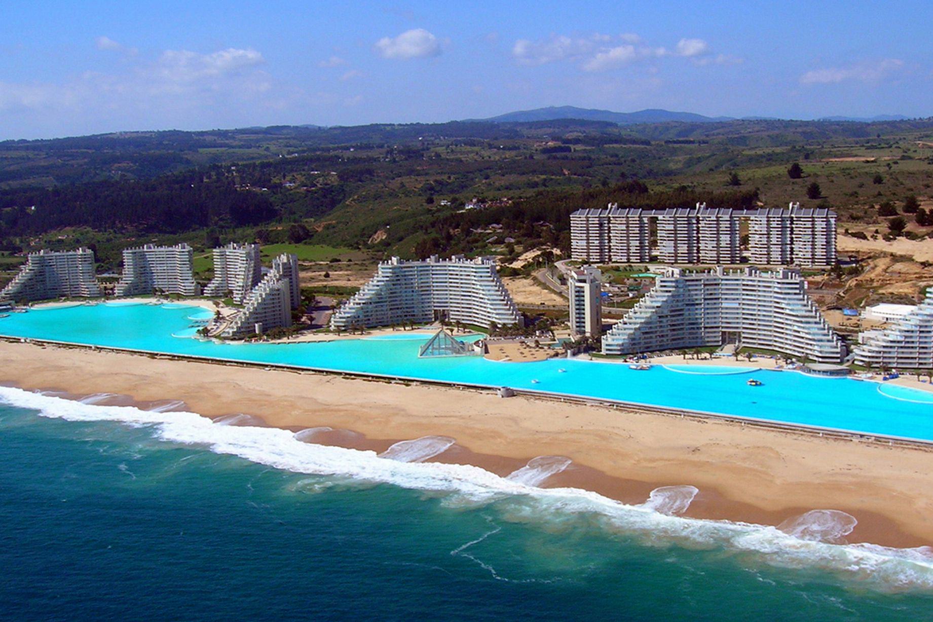 Самый длинный бассейн в мире. Самый большой бассейн в мире San Alfonso.